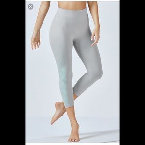 Renee Seamless Capri Tight / Leggings Fabletics M